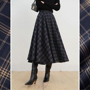 Commense NWT Plaid A-Line Midi Skirt - Navy and Gold
